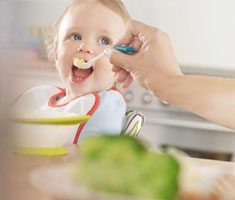 [Translate to Spanish (Peru):] [Translate to Spanish:] how kids learn to eat